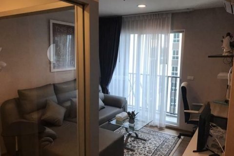 Studio dans le Condo à Sathon, Bangkok, Thaïlande  № 169360 - photo 1