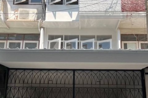 Таунхаус в Кхлонг Сане, Бангкок, Таиланд с 4 спальнями  № 172946