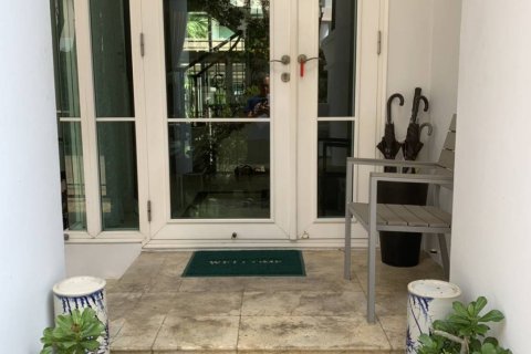 Таунхаус в Банг-Кхо-Лаеме, Бангкок, Таиланд с 5 спальнями  № 172945 - фото 2