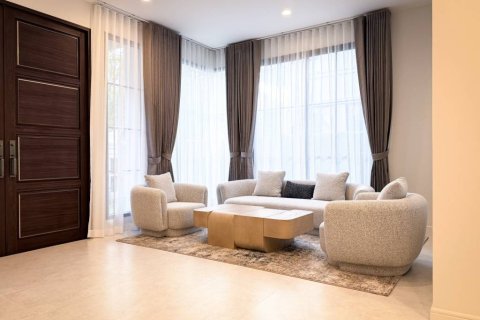 Дом в Бангкоке, Таиланд с 4 спальнями  № 172944