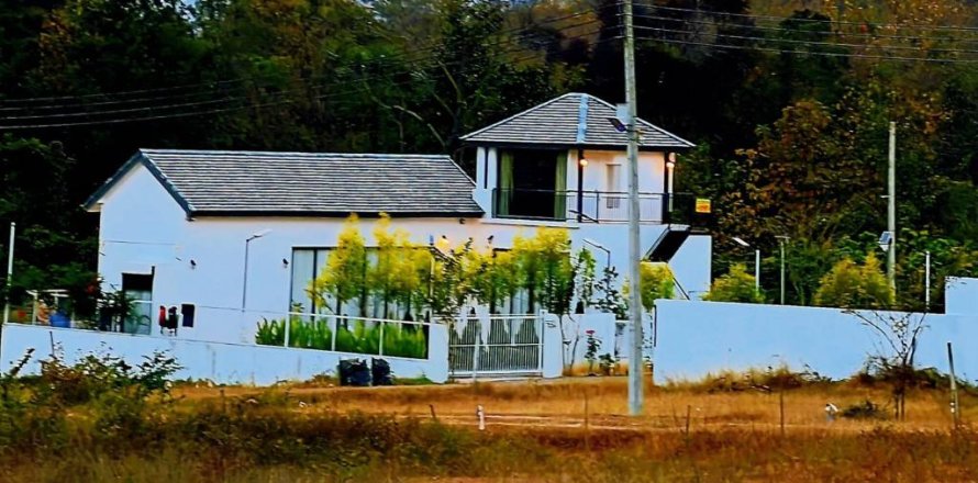 Villa à Chiang Mai, Thaïlande 4 chambres № 149557