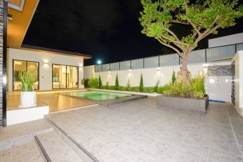 Villa in Pattaya, Thailand 3 bedrooms № 149562 - photo 1
