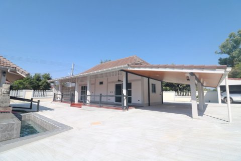 House in Udon Thani, Thailand 4 bedrooms № 167523 - photo 4