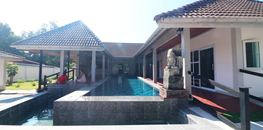 House in Udon Thani, Thailand 4 bedrooms № 167523