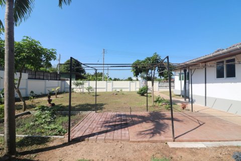 House in Udon Thani, Thailand 4 bedrooms № 167523 - photo 9