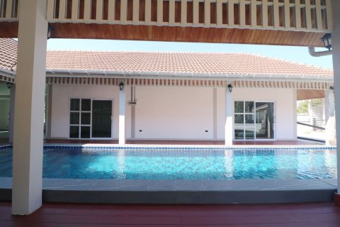 House in Udon Thani, Thailand 4 bedrooms № 167523 - photo 12