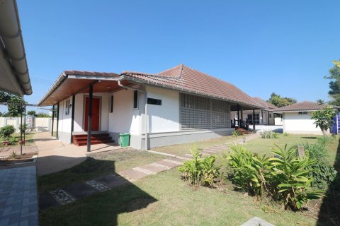 House in Udon Thani, Thailand 4 bedrooms № 167523 - photo 8