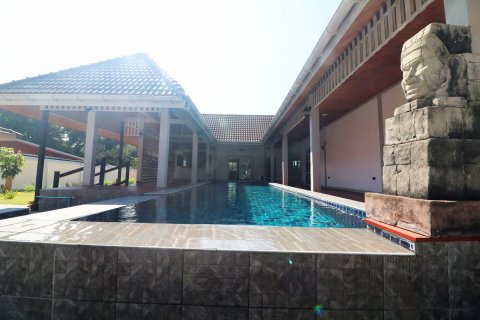 House in Udon Thani, Thailand 4 bedrooms № 167523 - photo 16