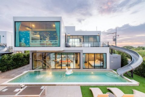 Вилла в Хуа Хине, Таиланд с 4 спальнями  № 115180 - фото 1