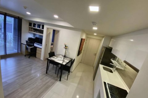 Condo in Din Daeng, Bangkok, Thailand, 2 bedrooms  № 114464 - photo 2