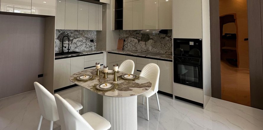 Дом в Паттайе, Таиланд с 5 комнатами № 160173