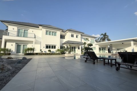 Villa à Pattaya, Thaïlande 8 chambres № 203388