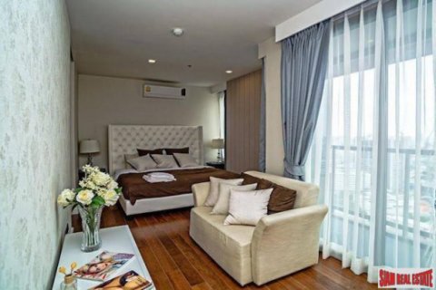 Apartment in Bangkok, Thailand 3 bedrooms № 193832 - photo 4
