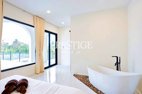 House in Pattaya, Thailand 4 bedrooms № 198487 - photo 15