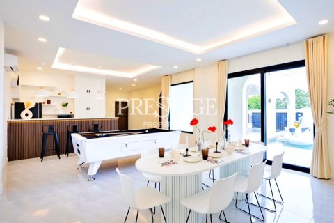 House in Pattaya, Thailand 4 bedrooms № 198487 - photo 8