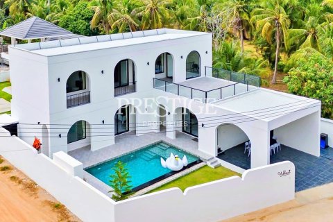 House in Pattaya, Thailand 4 bedrooms № 198487