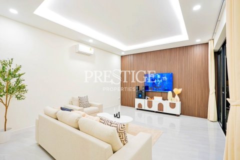 House in Pattaya, Thailand 4 bedrooms № 198487 - photo 4