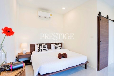 House in Pattaya, Thailand 4 bedrooms № 198487 - photo 18