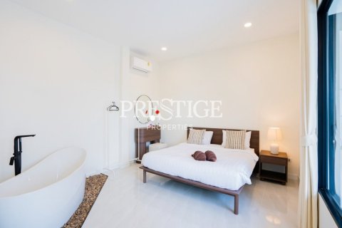 House in Pattaya, Thailand 4 bedrooms № 198487 - photo 13