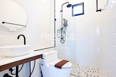 House in Pattaya, Thailand 4 bedrooms № 198487 - photo 21