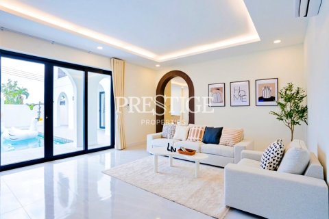 House in Pattaya, Thailand 4 bedrooms № 198487 - photo 3