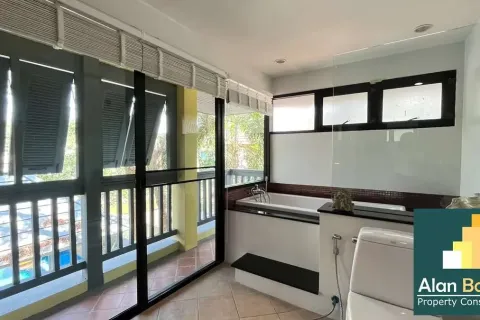 Casa de 4 dormitorios en Pattaya, Tailandia № 211087 - foto 14