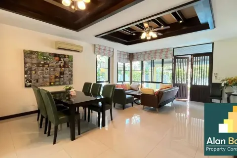 Casa de 4 dormitorios en Pattaya, Tailandia № 211087 - foto 13
