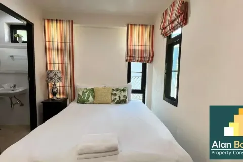 Casa de 4 dormitorios en Pattaya, Tailandia № 211087 - foto 4