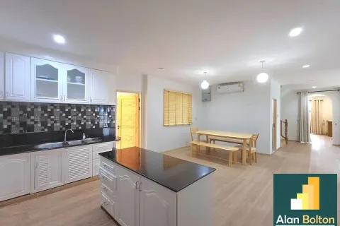 Casa de 6 dormitorios en Jomtien Beach, Pattaya, Tailandia № 211089 - foto 18