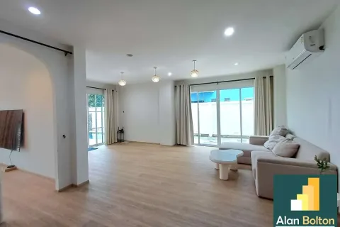 Casa de 6 dormitorios en Jomtien Beach, Pattaya, Tailandia № 211089 - foto 15