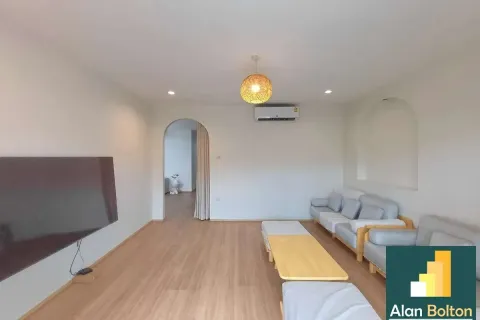 Casa de 6 dormitorios en Jomtien Beach, Pattaya, Tailandia № 211089 - foto 16