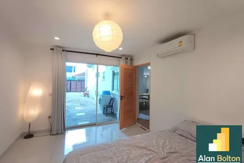 Casa de 6 dormitorios en Jomtien Beach, Pattaya, Tailandia № 211089 - foto 12