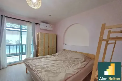 Casa de 6 dormitorios en Jomtien Beach, Pattaya, Tailandia № 211089 - foto 10