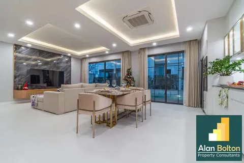 Casa de 5 dormitorios en Pattaya, Tailandia № 211091 - foto 12