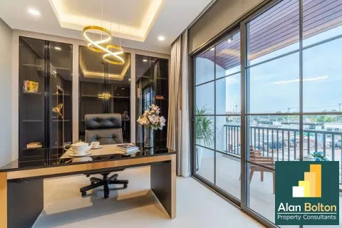 Casa de 5 dormitorios en Pattaya, Tailandia № 211091 - foto 11
