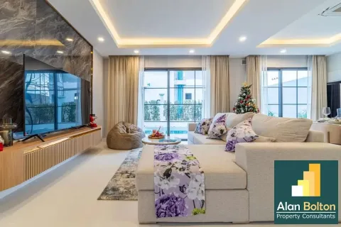Casa de 5 dormitorios en Pattaya, Tailandia № 211091 - foto 5