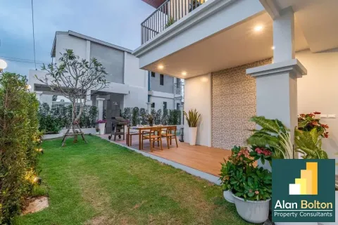 Casa de 5 dormitorios en Pattaya, Tailandia № 211091 - foto 6