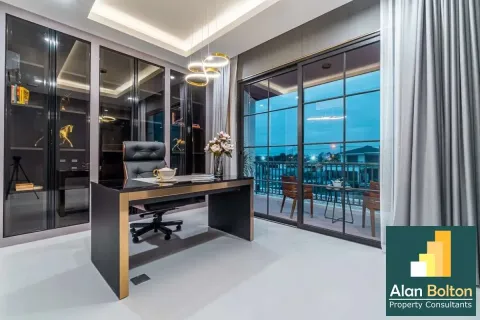 Casa de 5 dormitorios en Pattaya, Tailandia № 211091 - foto 4