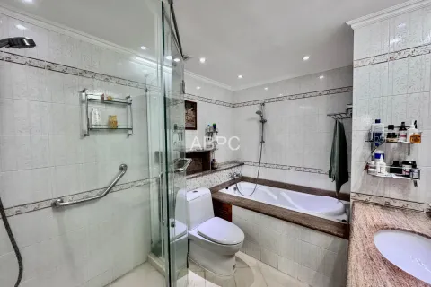 Condominio de 3 dormitorios en Jomtien Beach, Pattaya, Tailandia № 211090 - foto 11