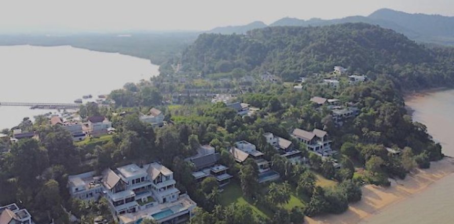 Villa in Phuket, Thailand 4 bedrooms № 199511