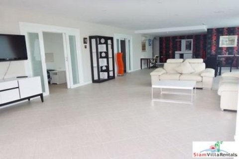 Apartment in Pattaya, Thailand 2 bedrooms № 199512 - photo 5