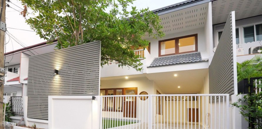 Дом в Пхракханонге, Бангкок, Таиланд с 3 спальнями  № 144625