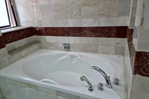 Кондоминиум с 3 спальнями в Бангкоке, Таиланд № 144624 - фото 17