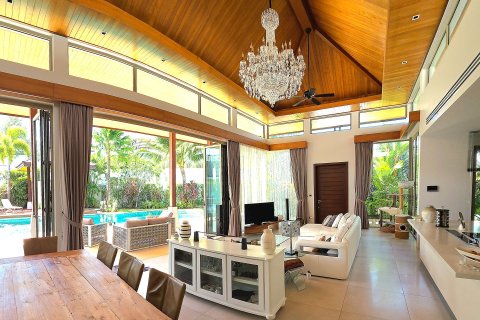 Villa in Phuket, Thailand 5 bedrooms № 164121 - photo 2