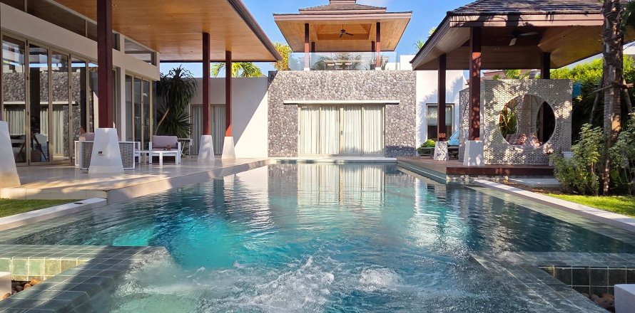 Villa in Phuket, Thailand 5 bedrooms № 164121