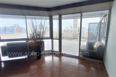 Condo in Bangkok, Thailand, 2 bedrooms  № 143452 - photo 4