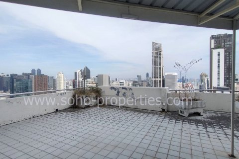 Condo in Bangkok, Thailand, 2 bedrooms  № 143452 - photo 14