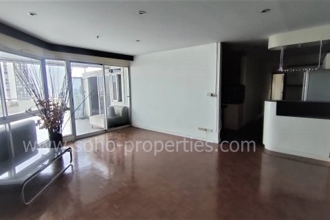 Condo in Bangkok, Thailand, 2 bedrooms  № 143452 - photo 3