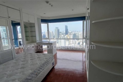 Condo in Bangkok, Thailand, 2 bedrooms  № 143452 - photo 8