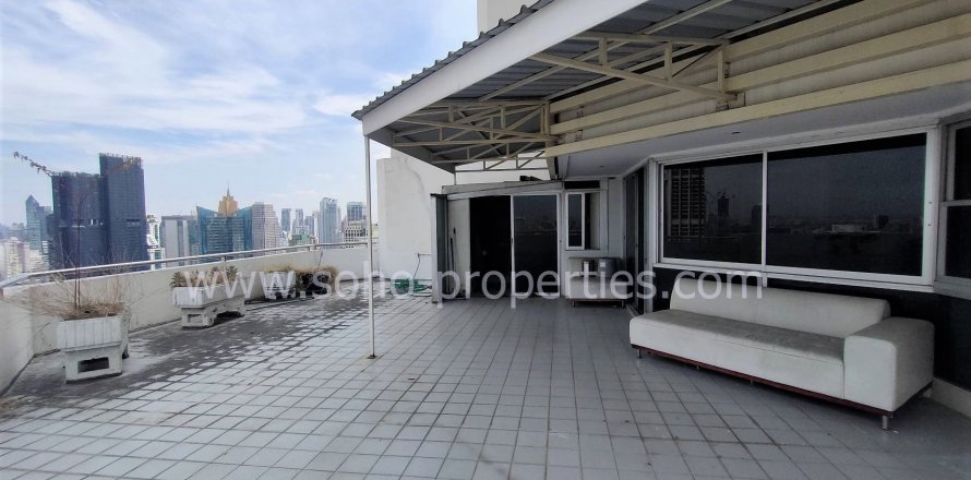 Condo in Bangkok, Thailand, 2 bedrooms  № 143452